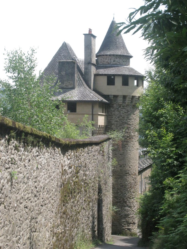 Bonneval Passage dans une Abbaye